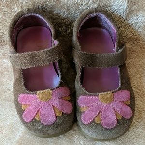 Munchkin brown shoes size 5 and 1/2.